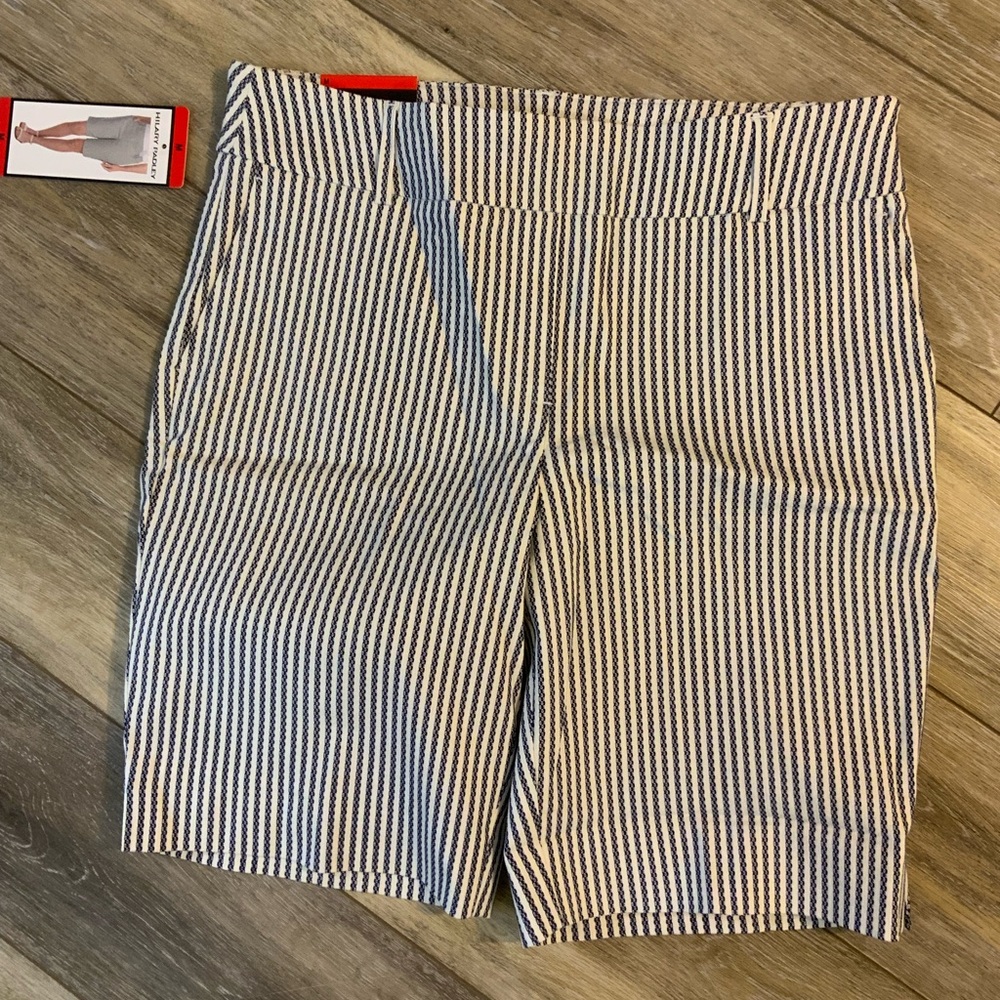 Hilary Radley Navy and White Striped Shorts. Size M. NWT